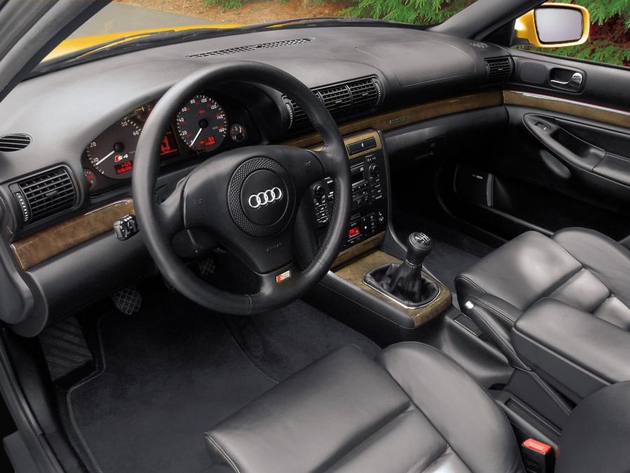Торпедо Audi S4 Avant (B5,8D) 1997 года  (NA) (фото 2 из 6)